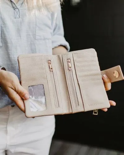 Louenhide Bailey Wallet In Camel