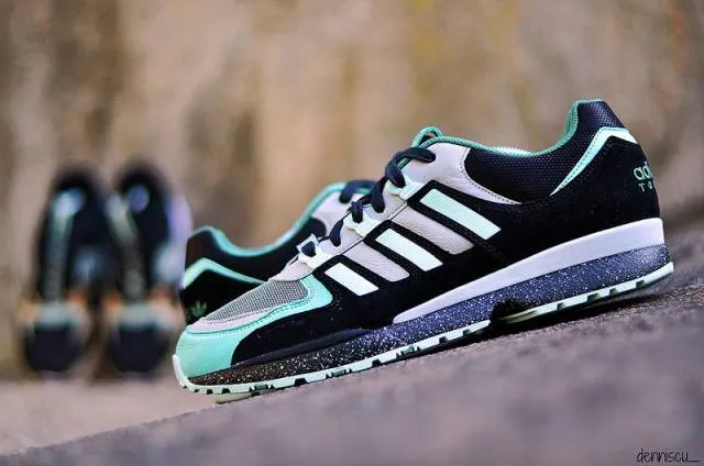 Sneaker freaker x adidas torsion integral mint