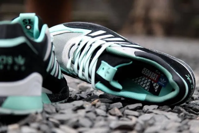 Sneaker freaker x adidas torsion integral mint