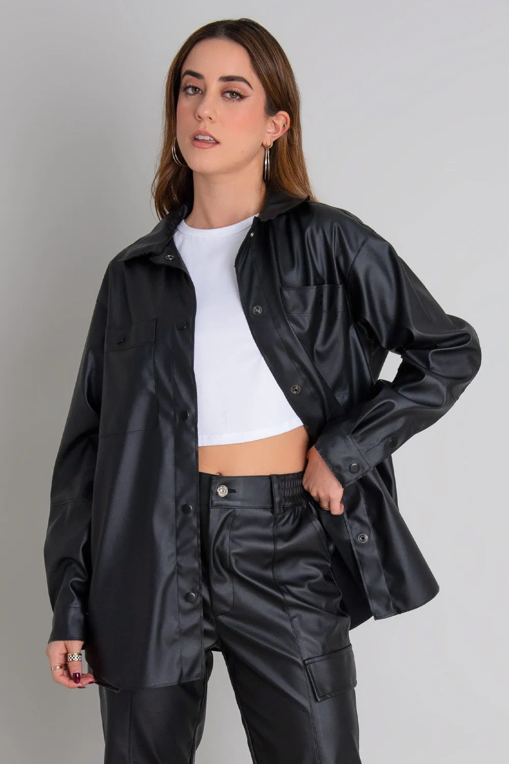 Sobrecamisa de fit oversized efecto piel