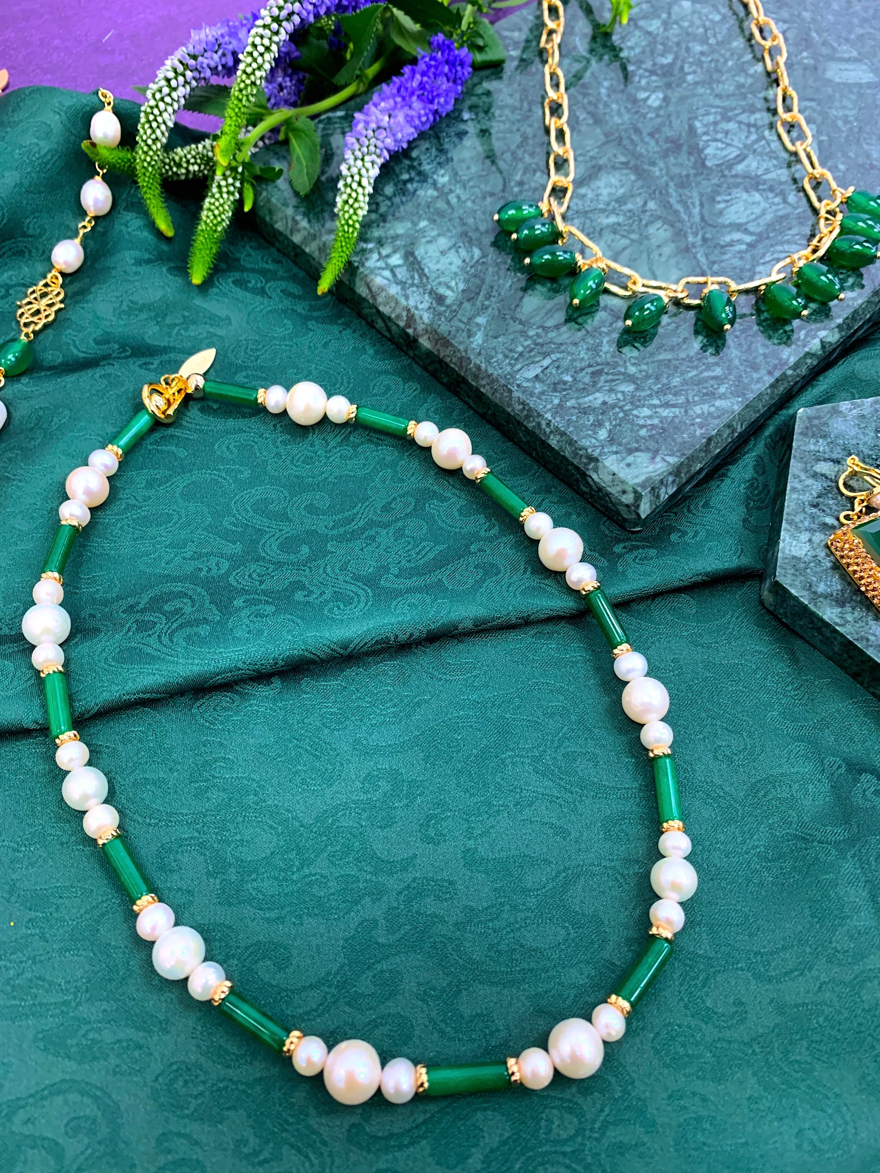 Tube Shaped Green Jade With Freshwater Pearls Necklace HN009